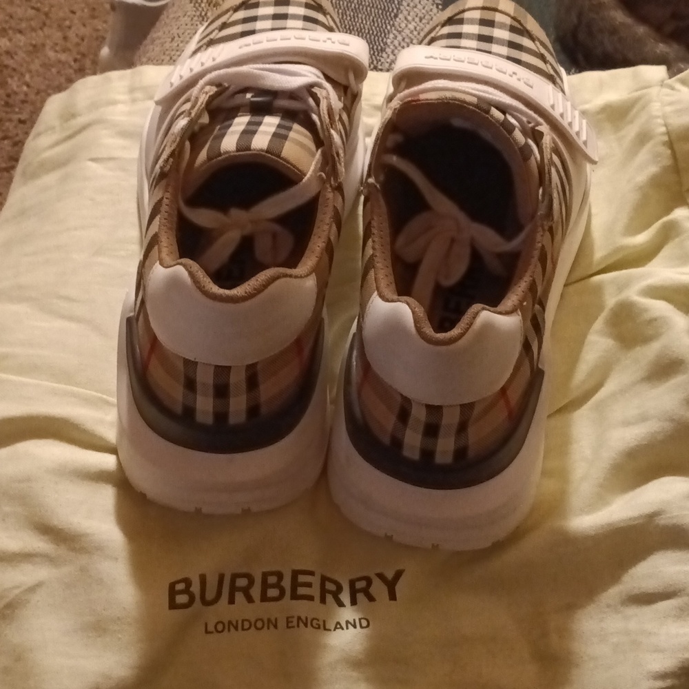 Men's Burberry shoes - Picture 4 of 4